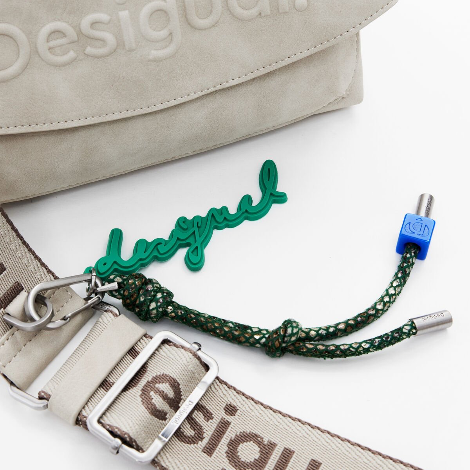 Дамска чанта Desigual Women Handbag 25WAXPB2 Close-Up