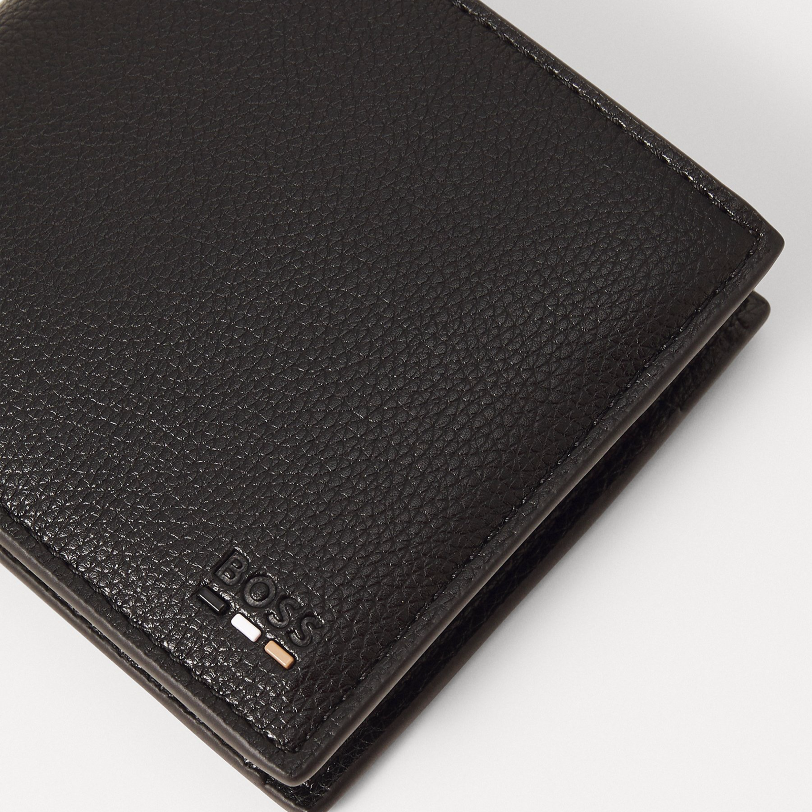 Мъжки портфейл Hugo Boss Men Wallet 50536511 001 Close-Up