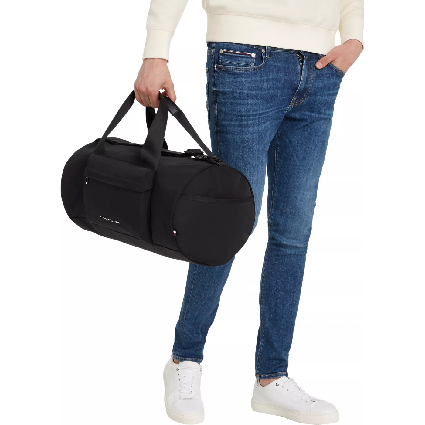 Мъжки сак Men’s duffel bag Tommy Hilfiger
AM0AM11789BDS Black lifestyle view
