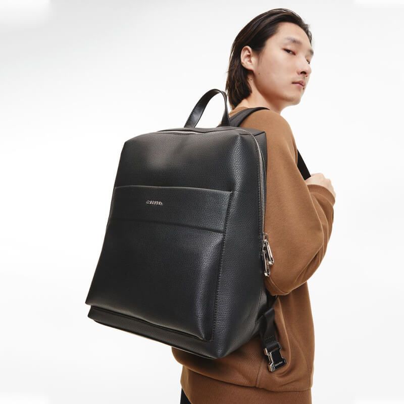 Мъжка раница Men’s rucksack Calvin Klein
K50K509576 Black lifestyle cropped view