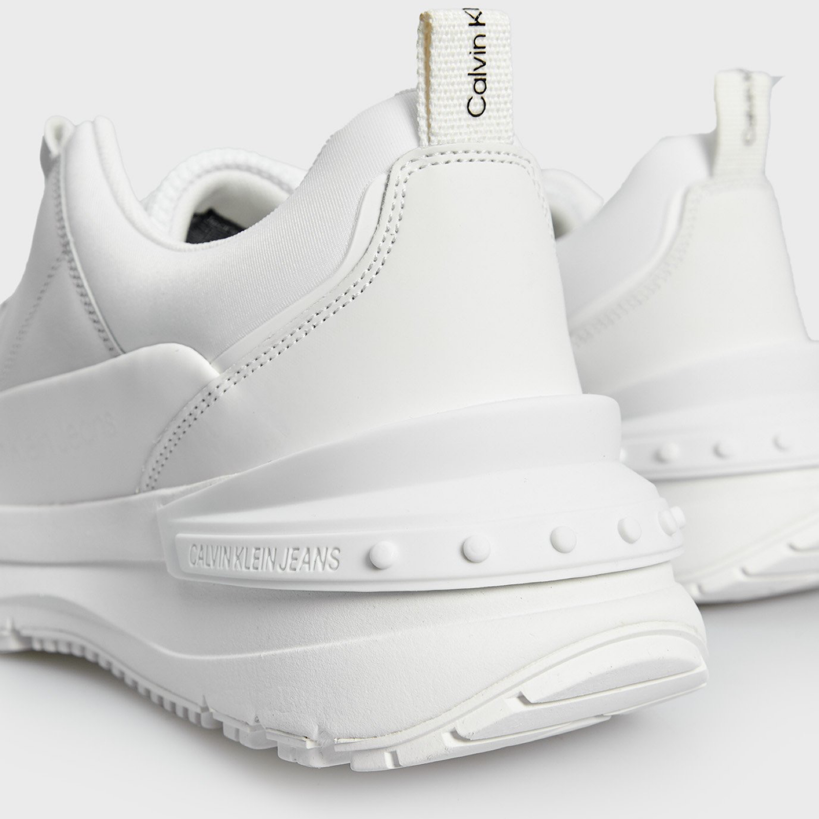 Мъжки бели маратонки Calvin Klein Jeans Chunky Runner YM0YM00825