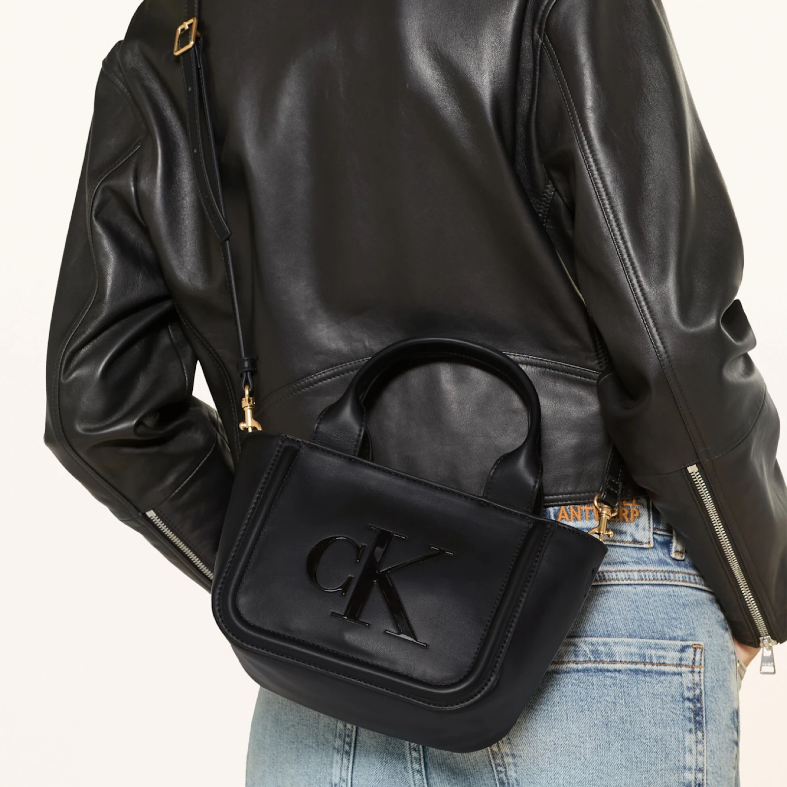 Дамска чанта Calvin Klein Women Bag 
LV04F3219G Model View