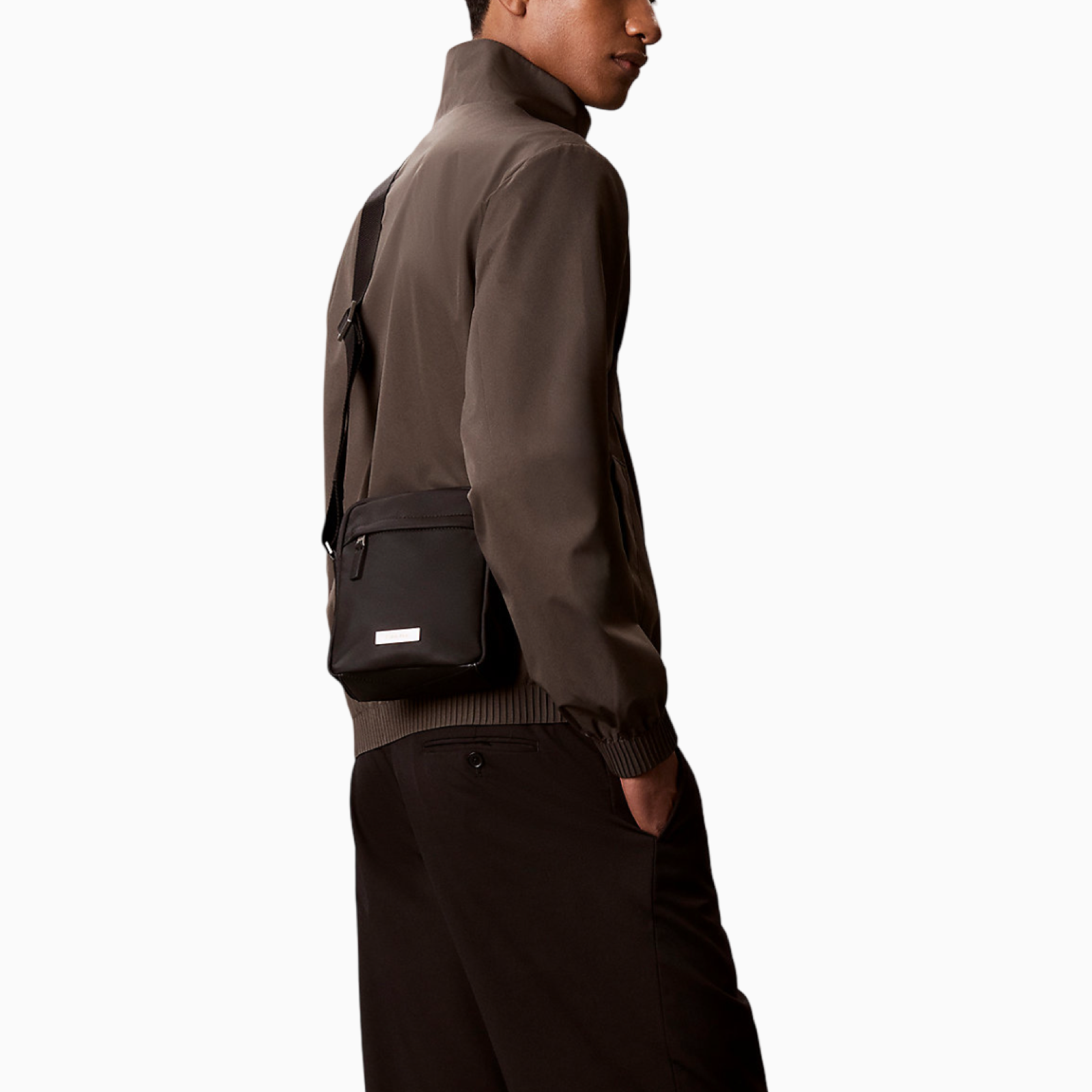 Мъжка чанта Calvin Klein Men Crossbody Bag LV04D3376G UB1 Model View
