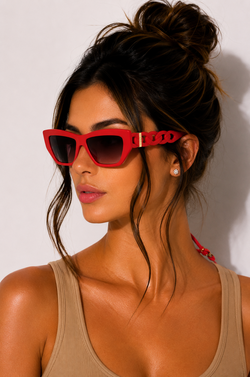 Дамски червени слънчеви очила Guess Women Red Sunglasses GU00111 73B Model View