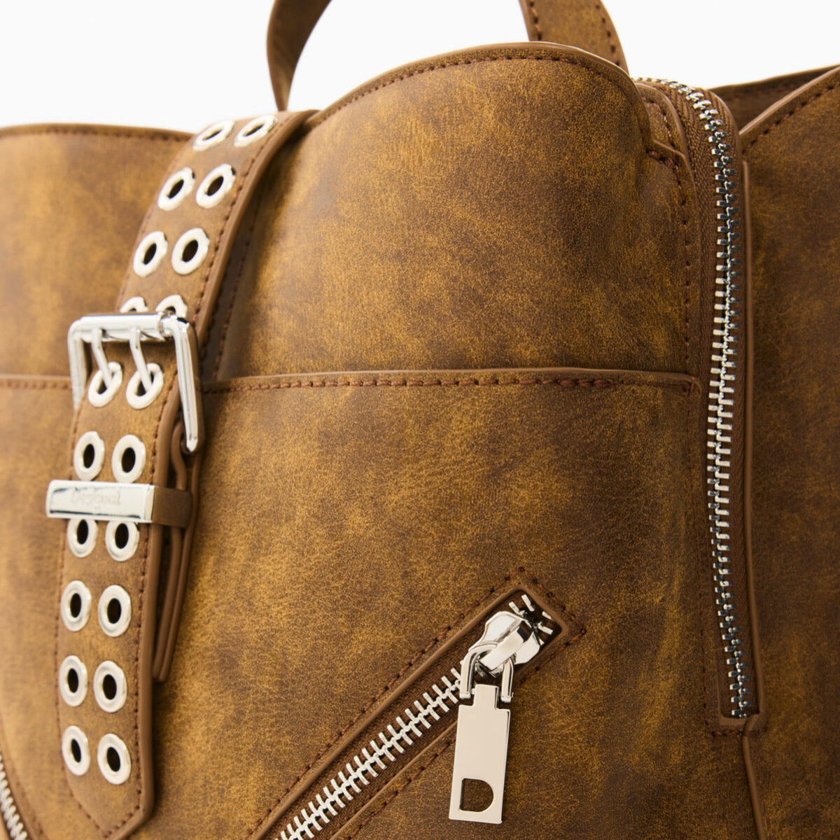 Дамска раница Desigual women’s backpack
26WAKP1 96011 Close-up