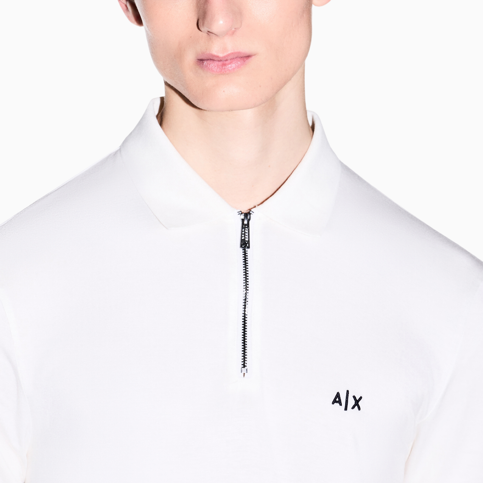 Мъжка бяла поло тениска Armani Exchange Men Polo XM002372 AF21936 U0009 Close-Up
