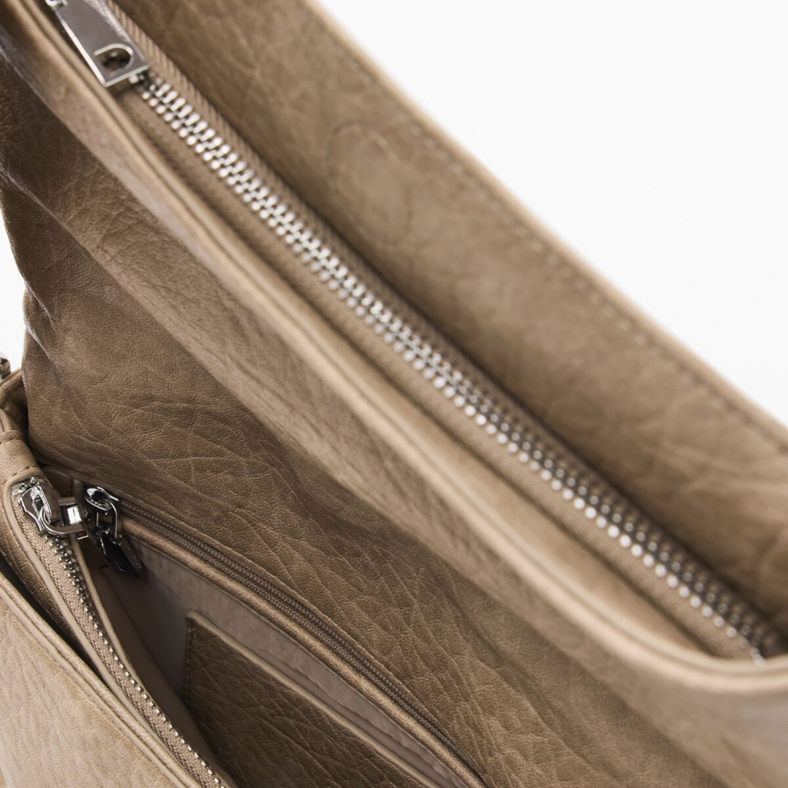Дамсиа бежова чанта Desigual Women Crossbody Bag 26WAXP51 1008 Inside View