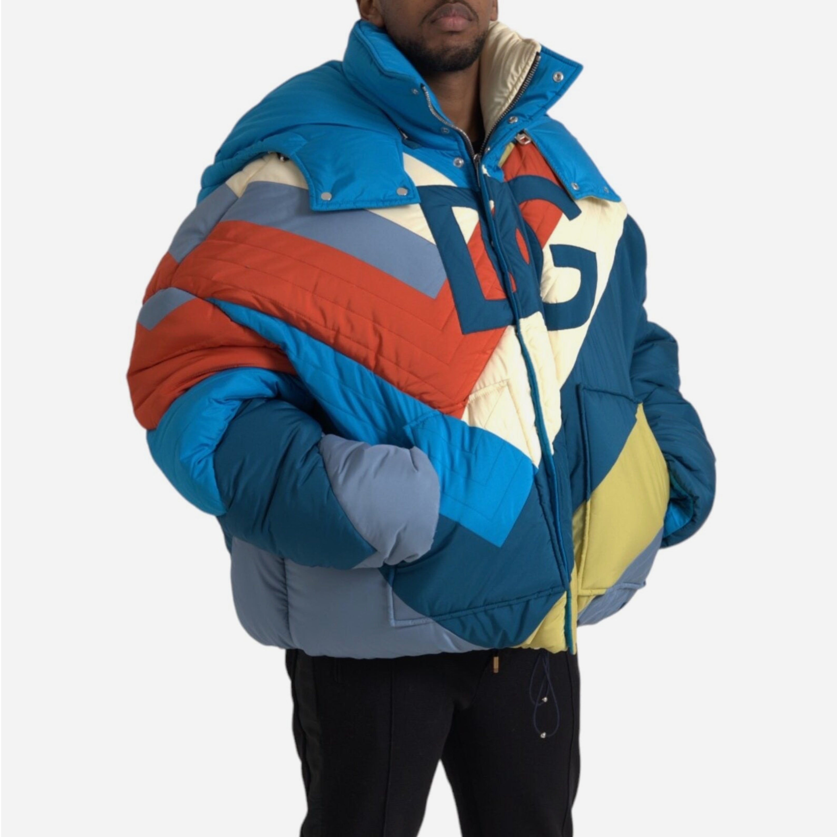Мъжко луксозно многоцветно пухено яке с голямо лого DG отпред DOLCE & GABBANA Men’s Luxury DG Logo Multicolor Puffer Jacket