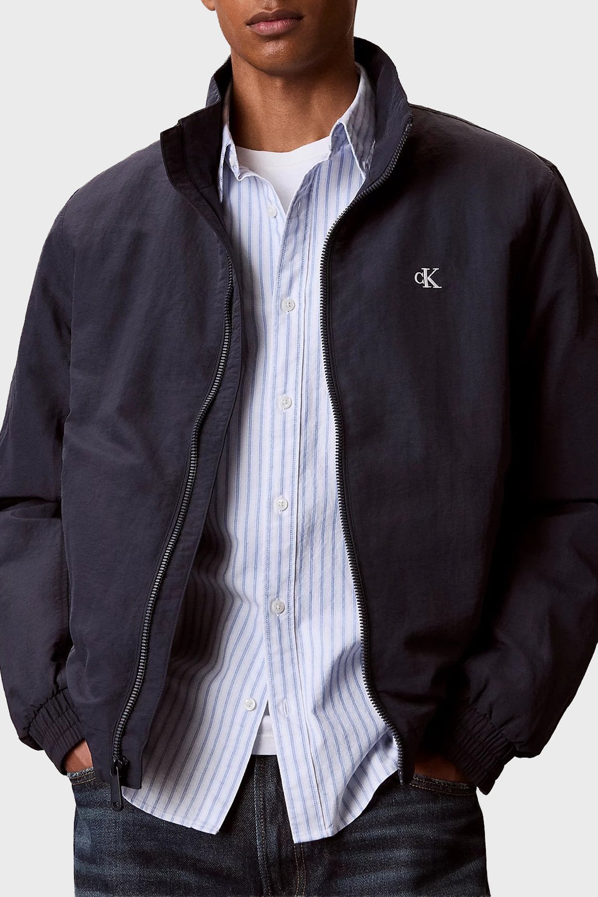Мъжко яке Men’s jacket Calvin Klein
LV04RG500G CEF Dark Blue close up view