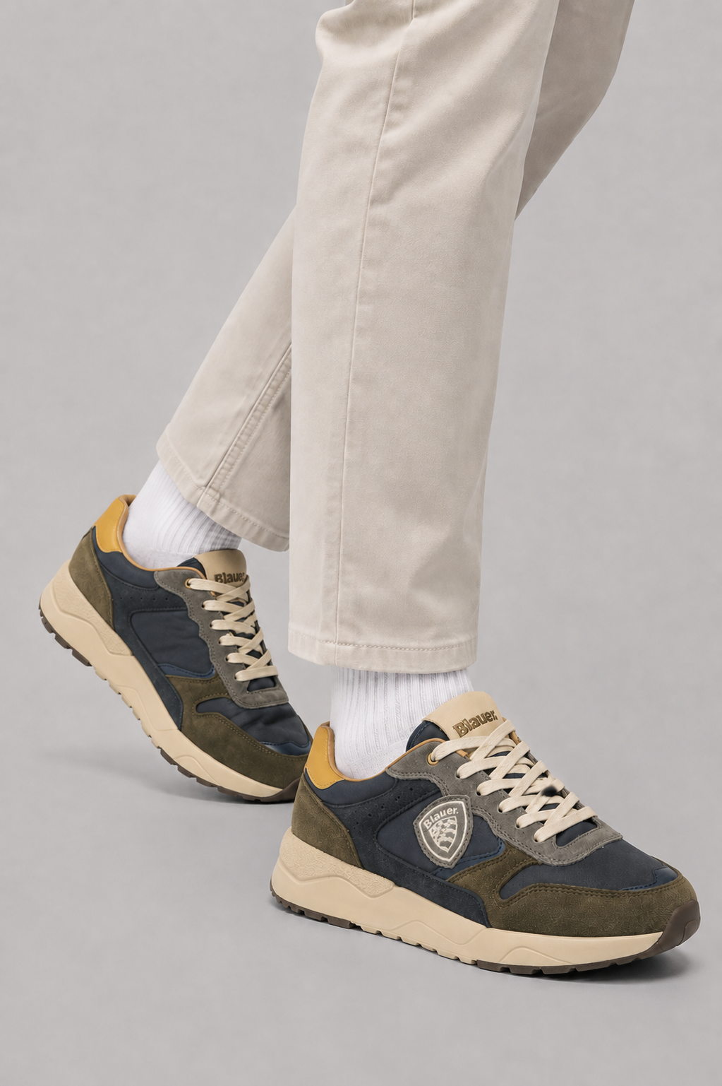 Мъжки кецове Men’s sneakers Blauer
F6OZARK01NUS Navy / Military Green / Beige / Yellow lifestyle view