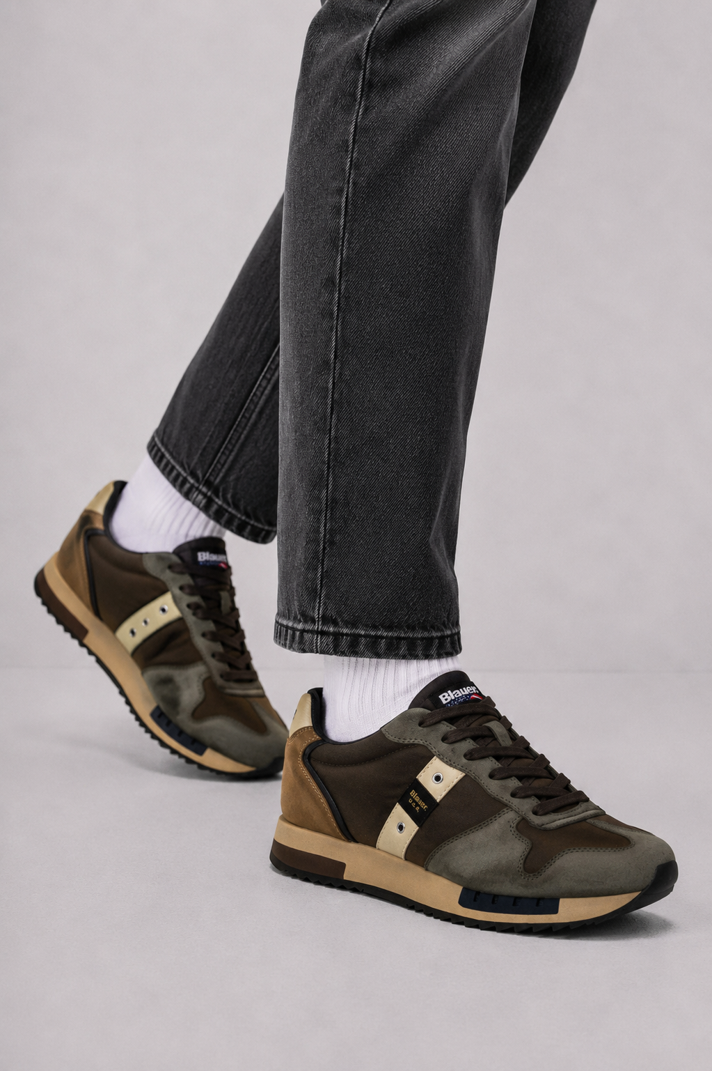 Мъжки маратонки F6QUEENS01WAX Brown / Military Green lifestyle view
