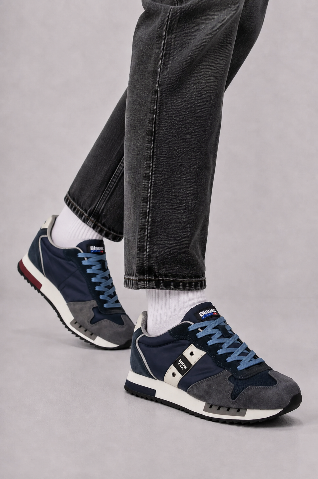 Мъжки маратонки Men’s sneakers Blauer
F6QUEENS05MES Navy lifestyle view