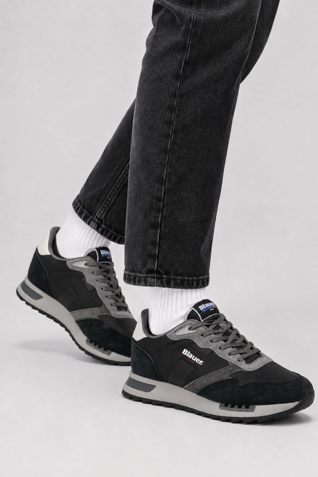 Мъжки маратонки Men’s sneakers Blauer
F6RYDER01NYN Black lifestyle view