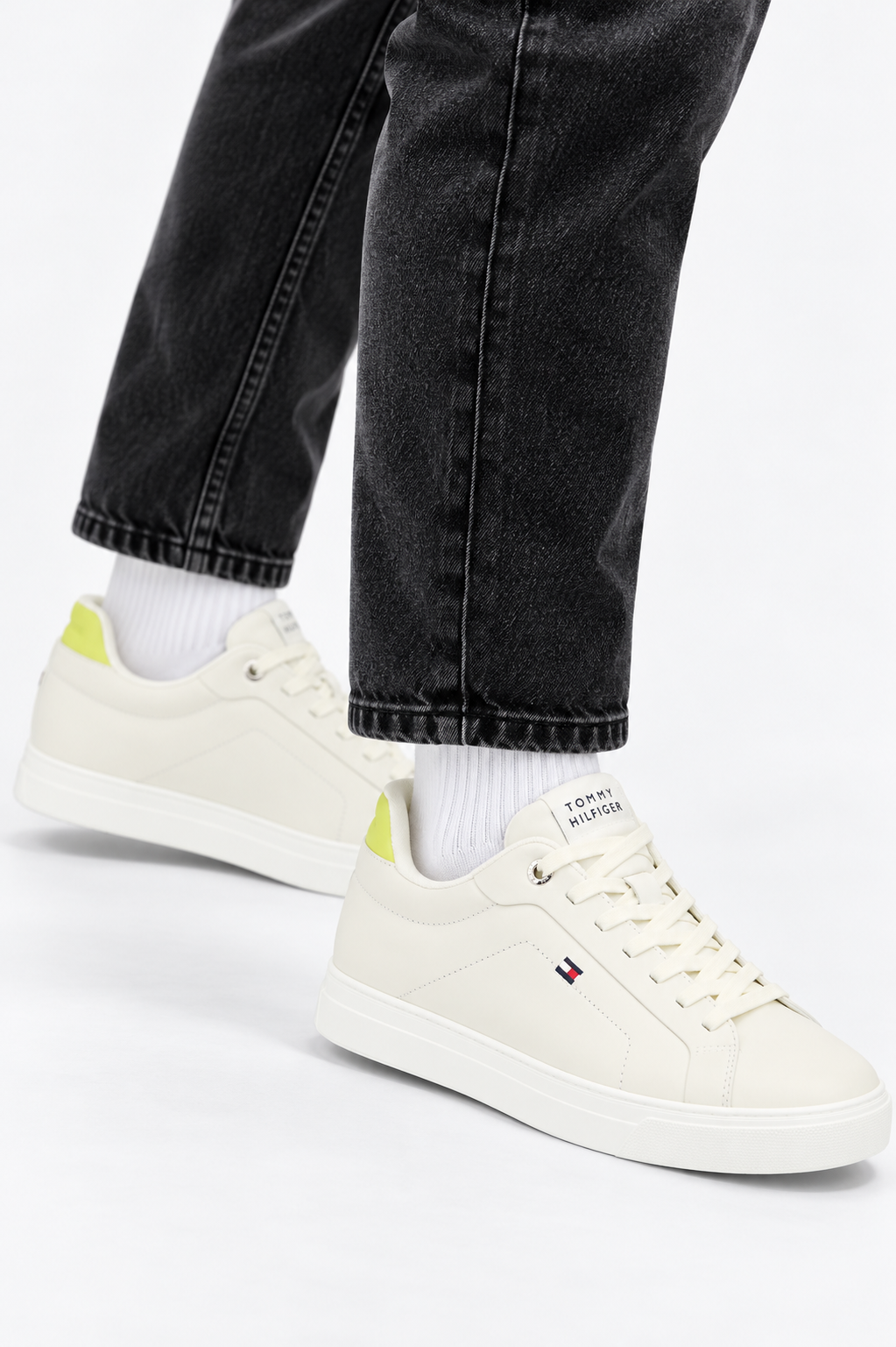 Мъжки кецове Men’s sneakers Tommy Hilfiger Icon Court FM0FM05678 LSK lifestyle view