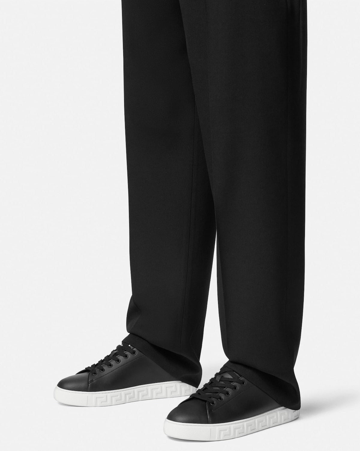 Мъжки кецове Men’s sneakers Versace Greca Nylon 1014460-1A09608-1B000 Black lifestyle view