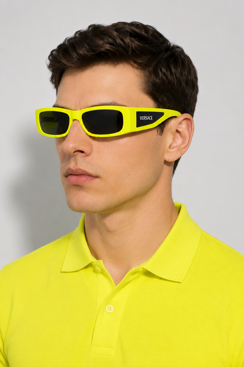 Мъжки слънчеви очила Men’s sunglasses VERSACE VE4482-544987 Fluorescent Yellow lifestyle view