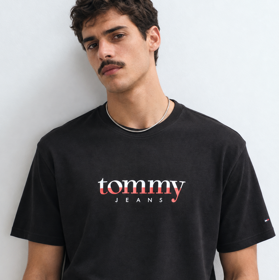 Мъжка тениска Men’s t-shirt Tommy Hilfiger Jeans DM0DM21978 BDS