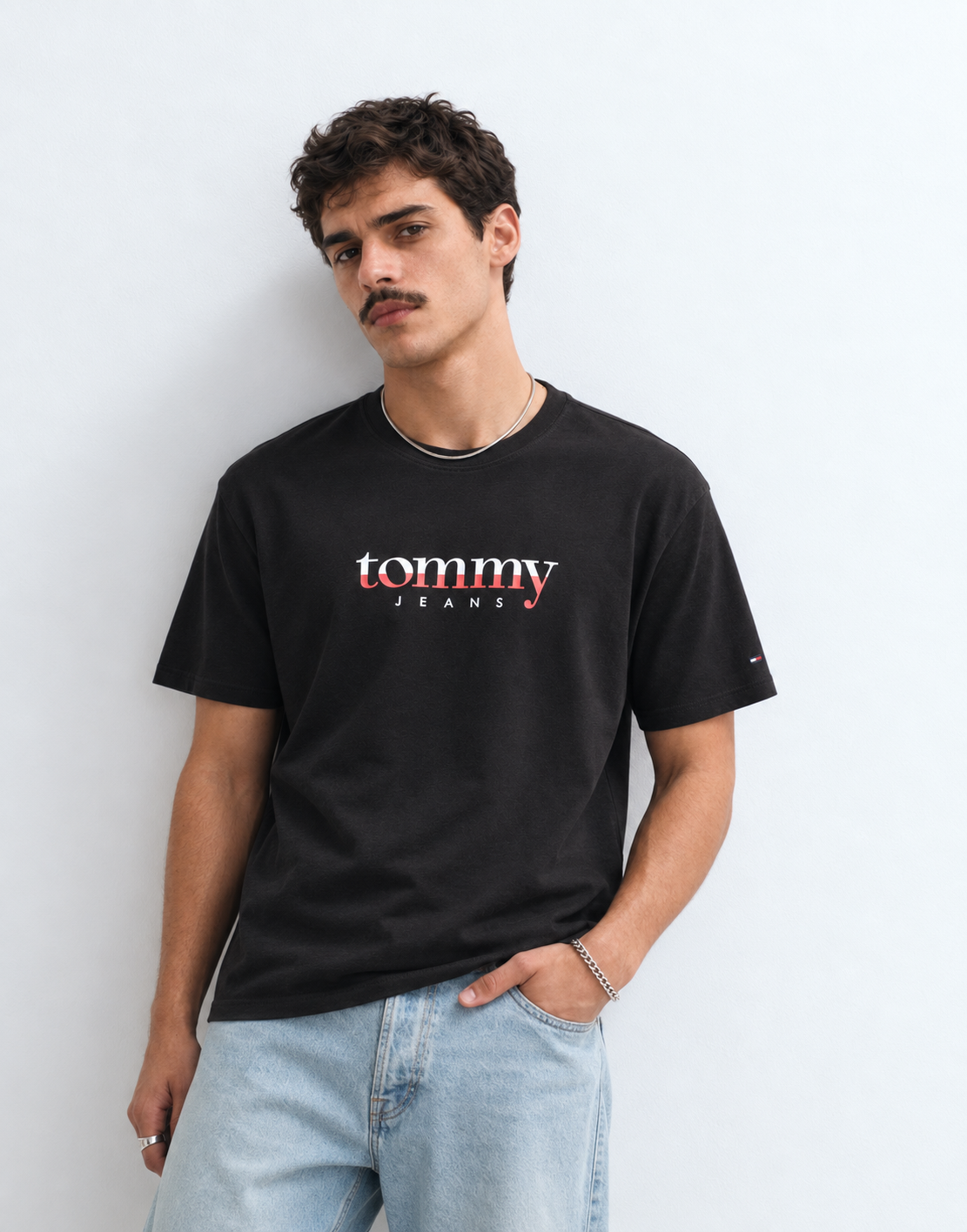 Мъжка тениска Men’s t-shirt Tommy Hilfiger Jeans DM0DM21978 BDS front view
