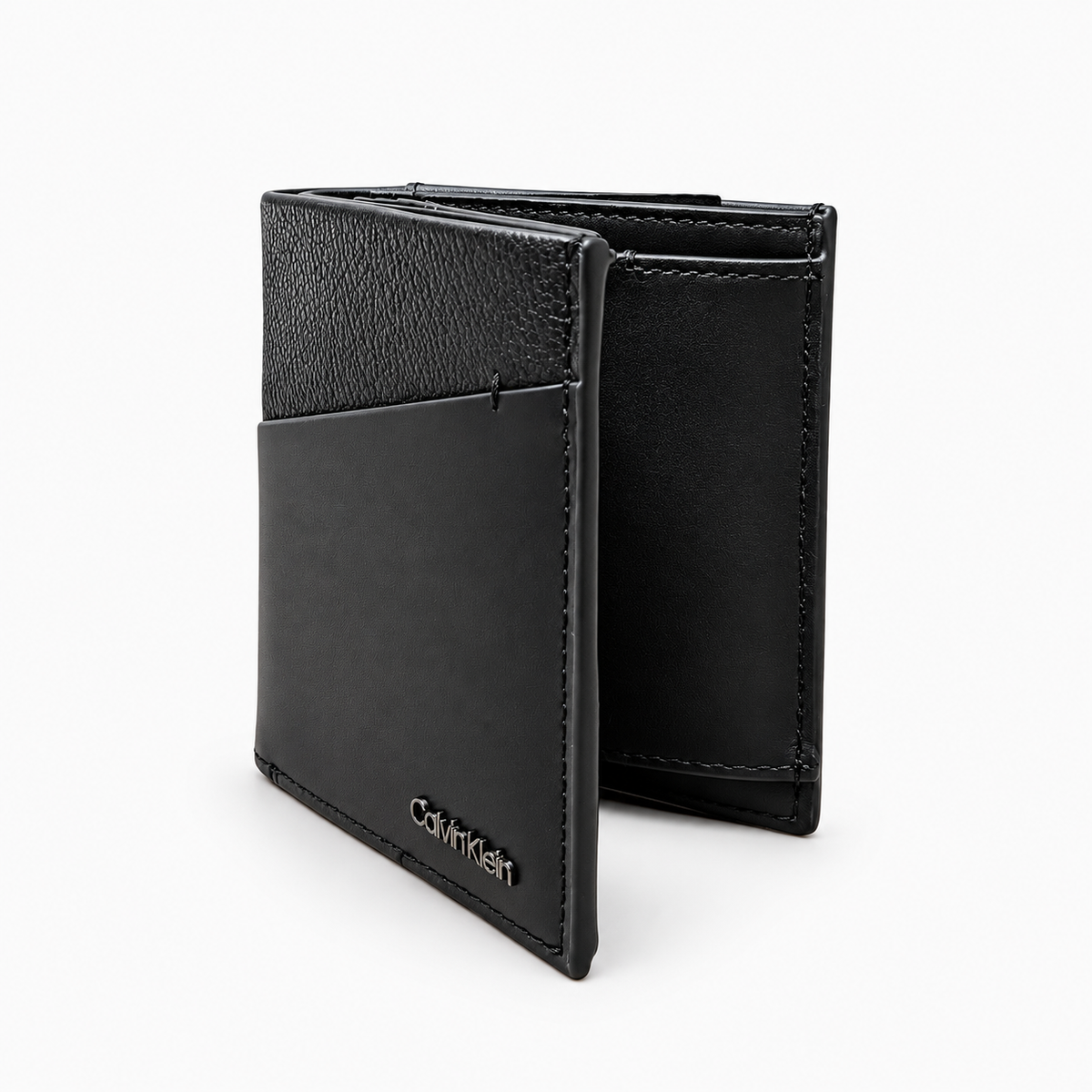 Men's vertical wallet Calvin Klein
K50K510606 BAX Black angled view