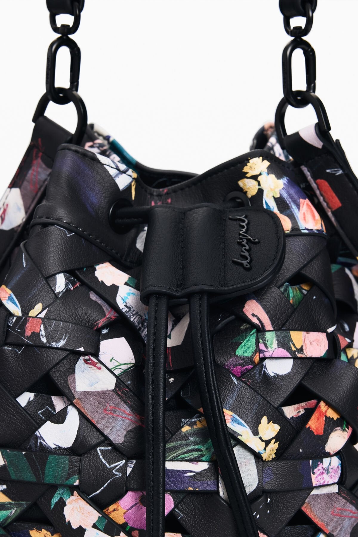 Дамска раничка Women’s backpack Desigual
26SAKP36 2000 Black detail view