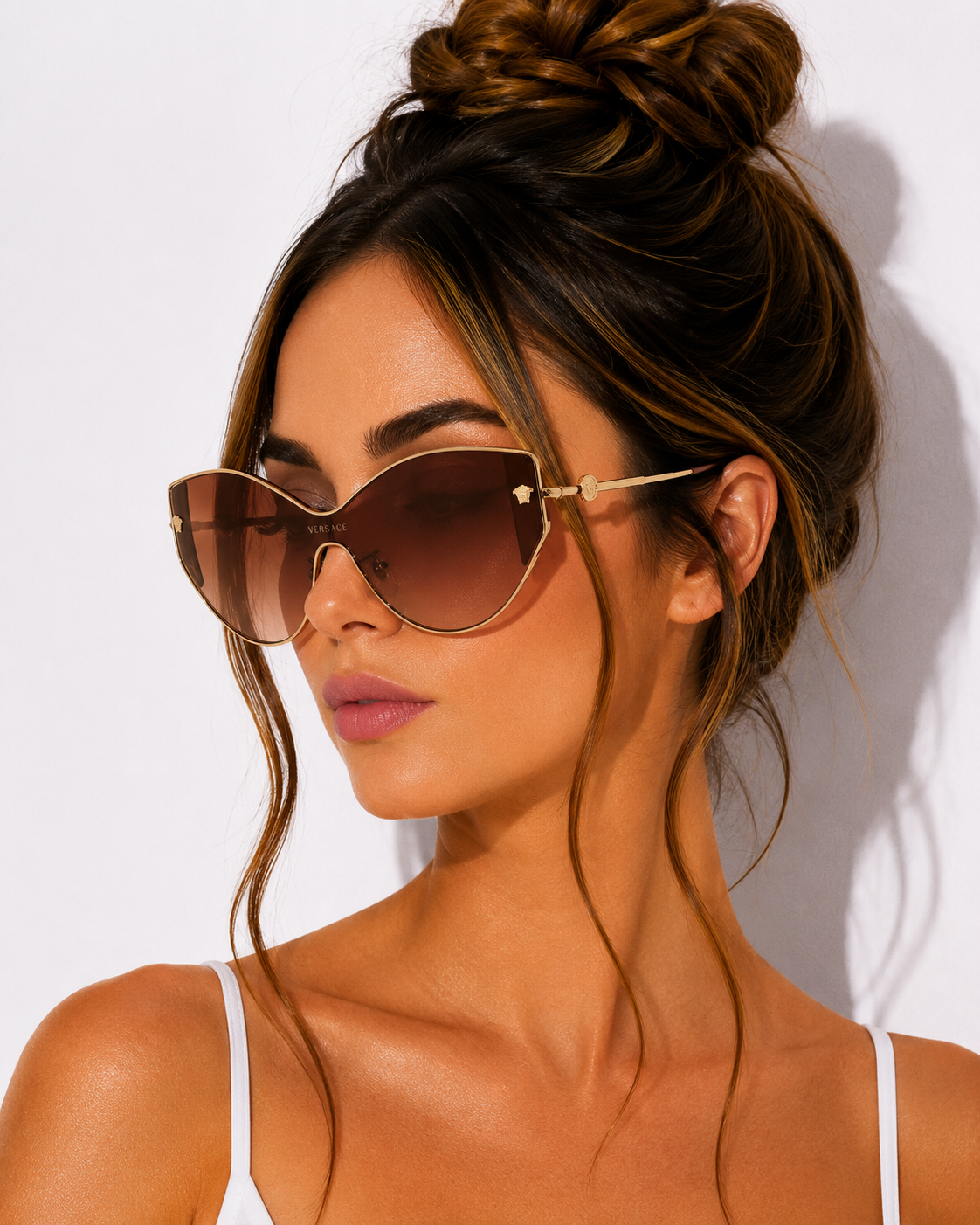 Дамски слънчеви очила Women’s metal sunglasses VERSACE VE2239-100213 lifestyle view