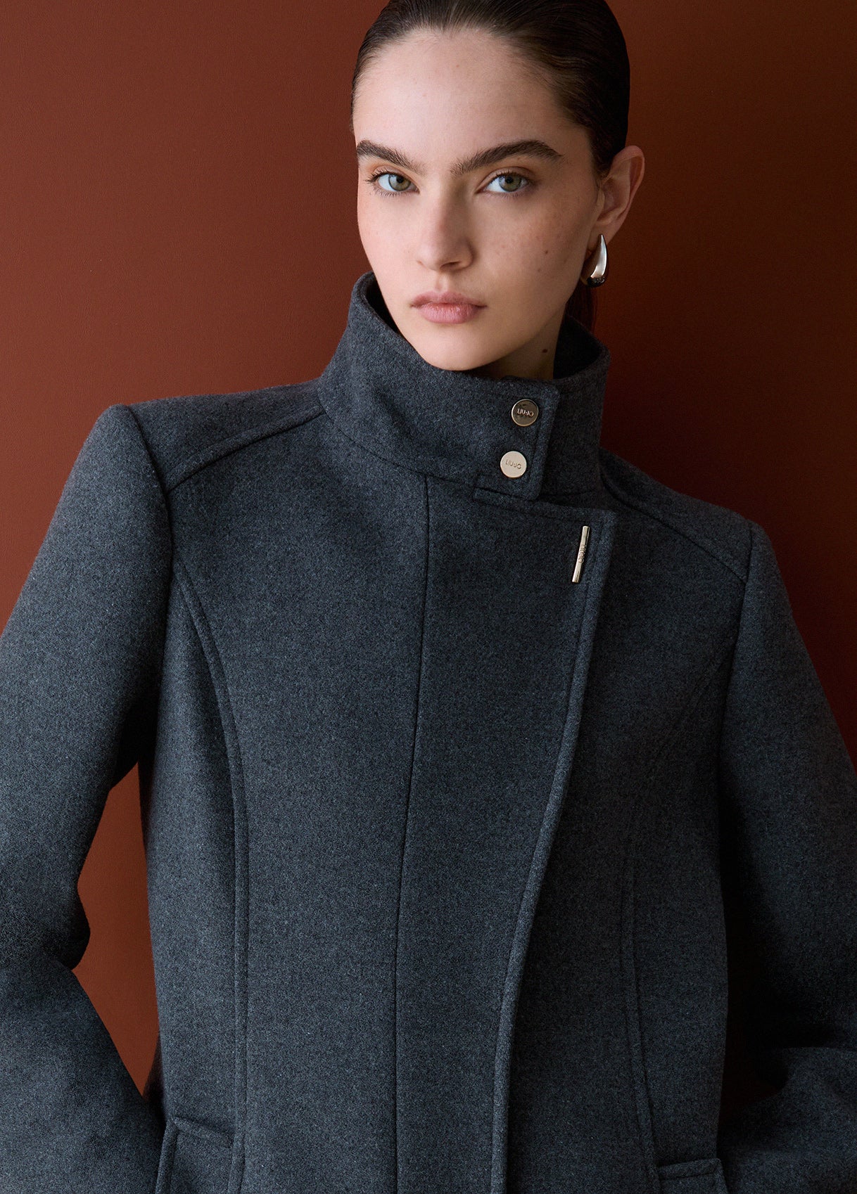 Дамско палто Women’s midi coat in wool blend Liu Jo WF6412T720A09F9048 Gray close up view