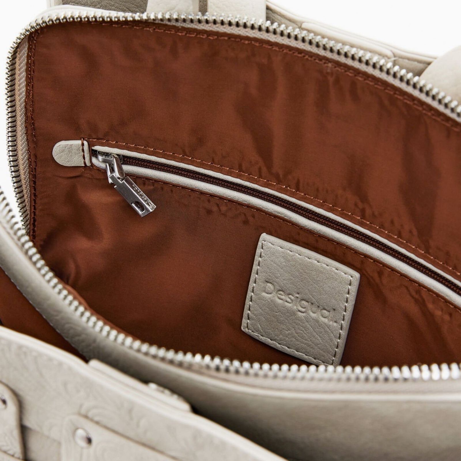 Дамска раница Women’s rucksack Desigual
25WAKP40 6006 White inside view