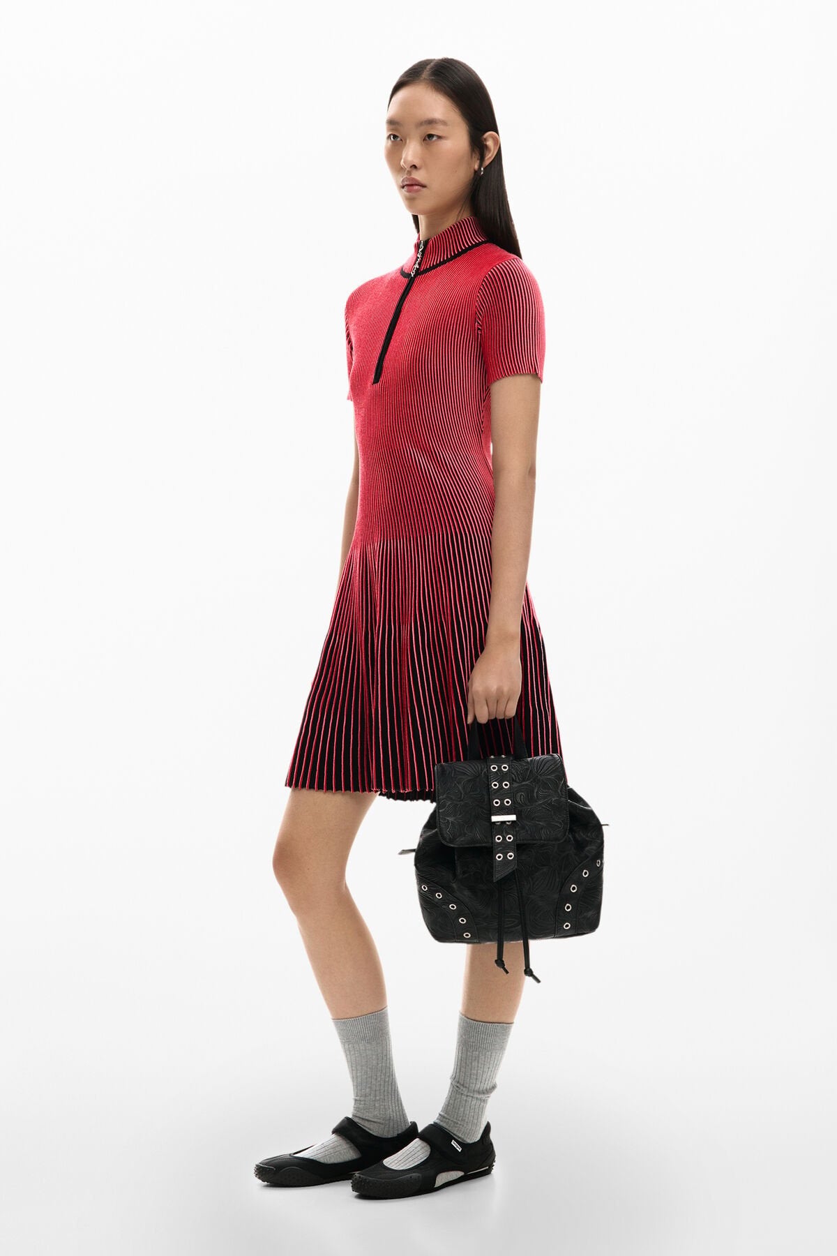 Дамска раница Women’s rucksack Desigual
26SAKP04 2000 Black head to toe view