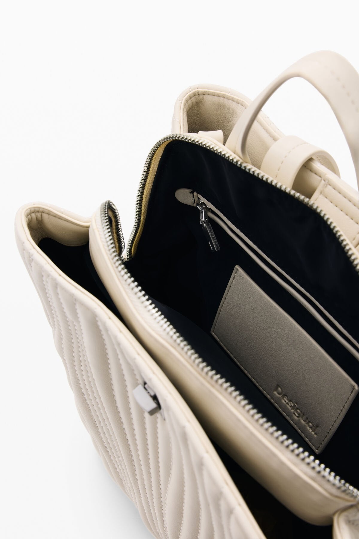 Дамска раница Women’s rucksack Desigual
26SAKP41 1008 white inside view