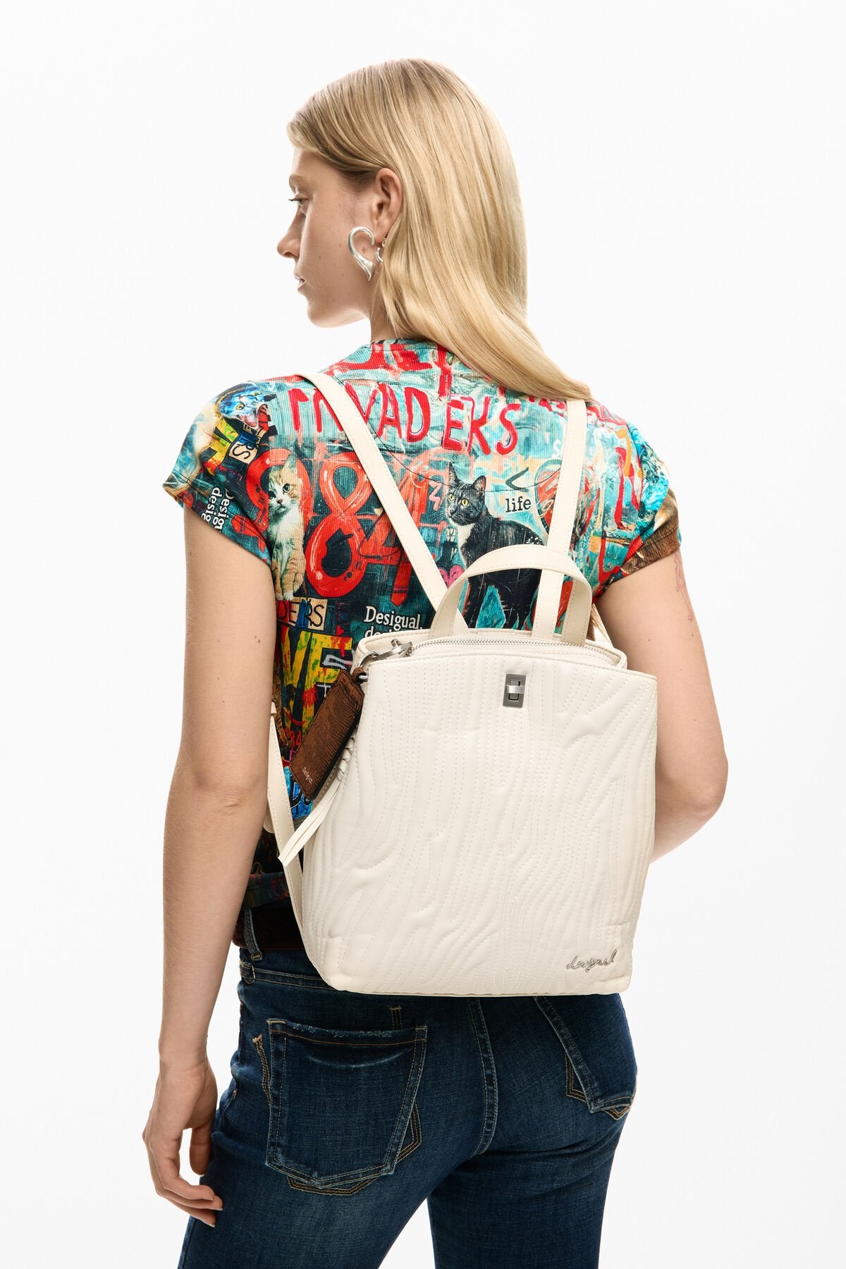 Дамска раница Women’s rucksack Desigual
26SAKP41 1008 white lifestyle back view
