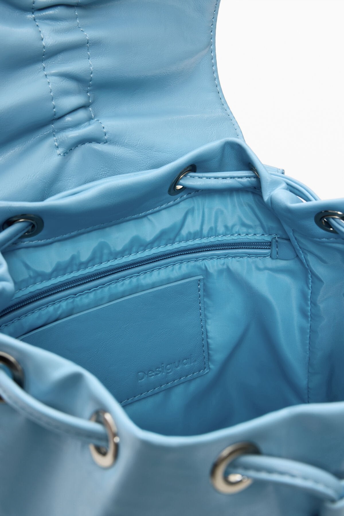 Дамска раница Women’s rucksack Desigual
26SAKP45 5048 Light Blue inside view