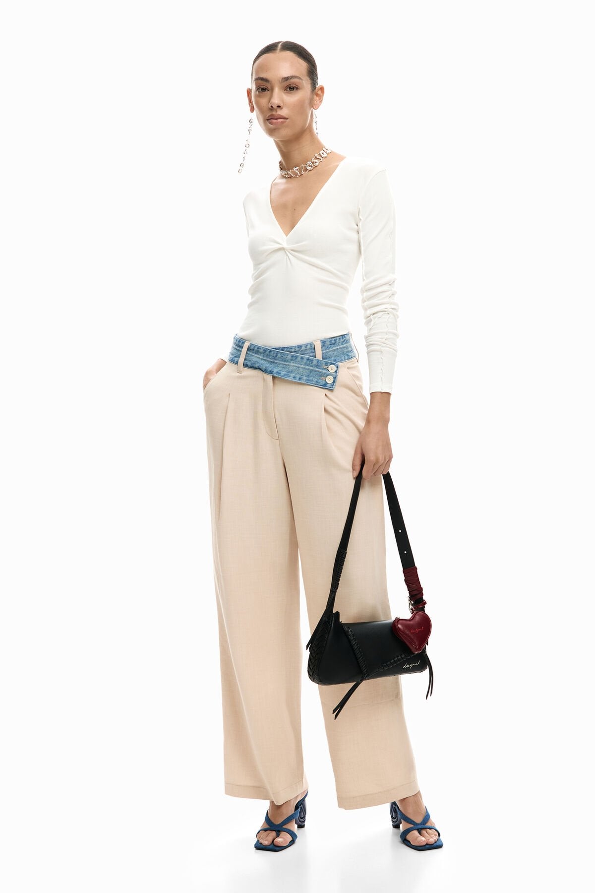 Дамска чанта Women’s shoulder bag Desigual
26SAXP45 2000 Black head to toe view