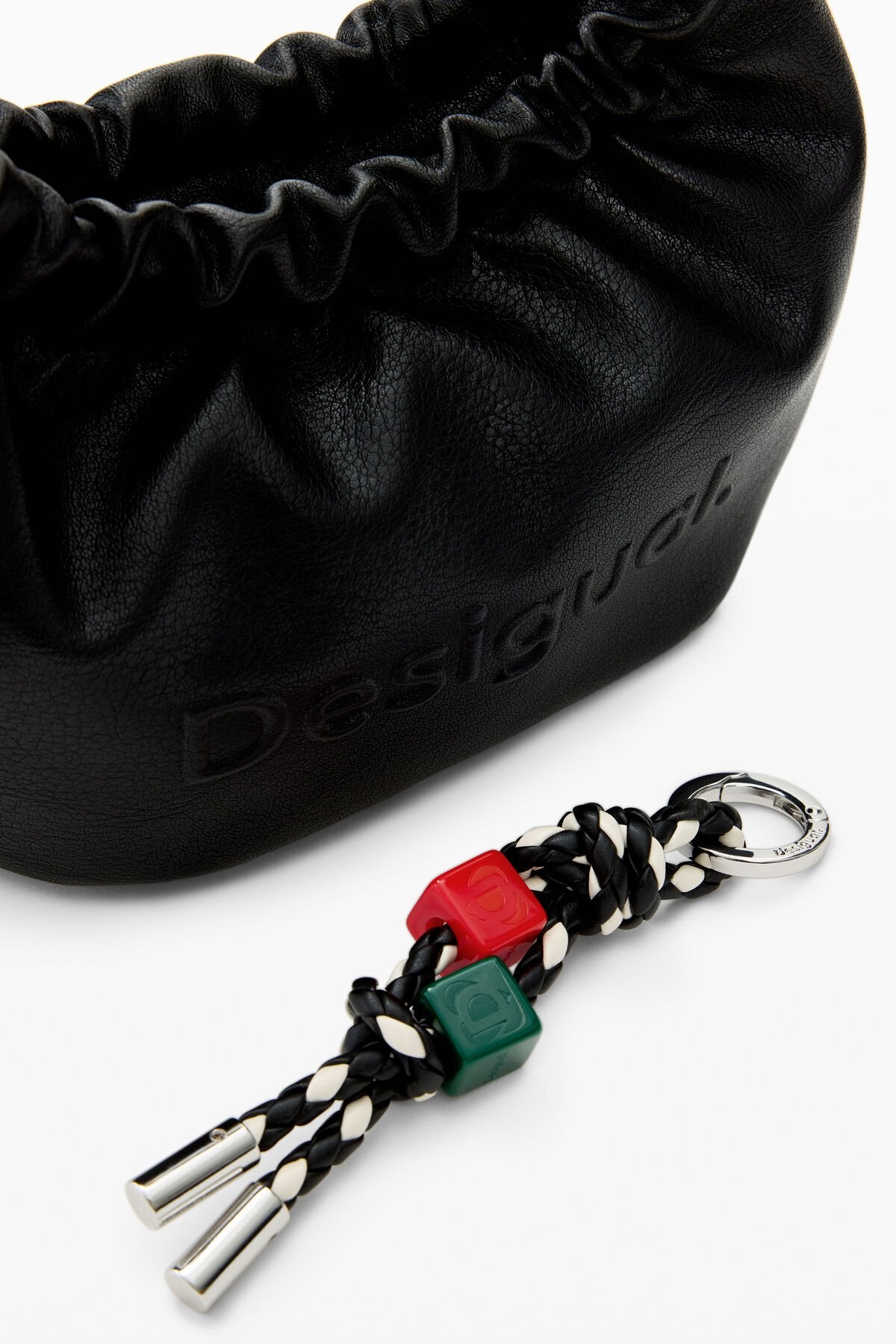 Дамска чанта Women’s shoulder bag Desigual
26SAYP05 2000 Black detail view