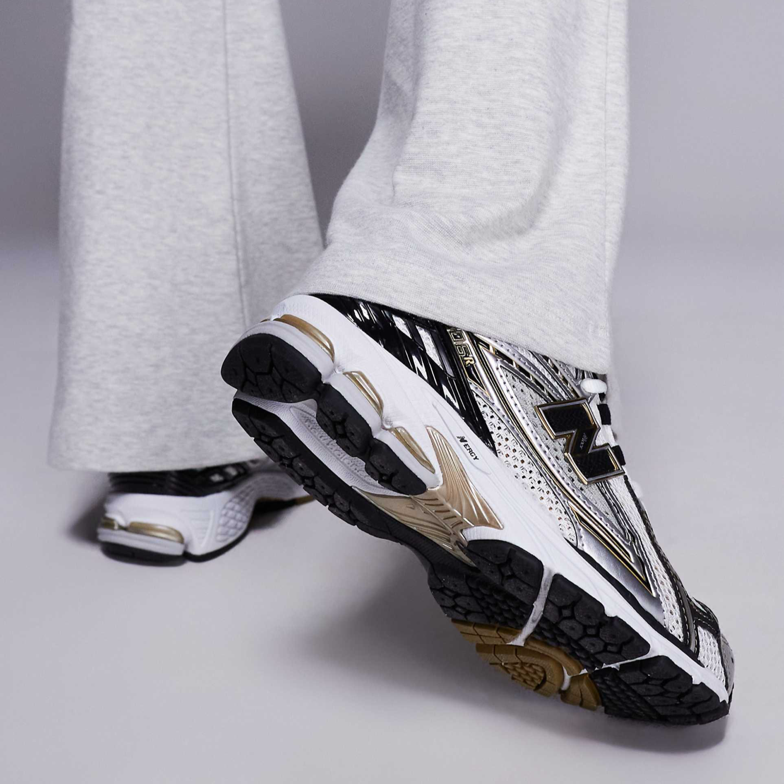 Дамски маратонки Women’s sneakers New Balance GC1906RA lifestyle view