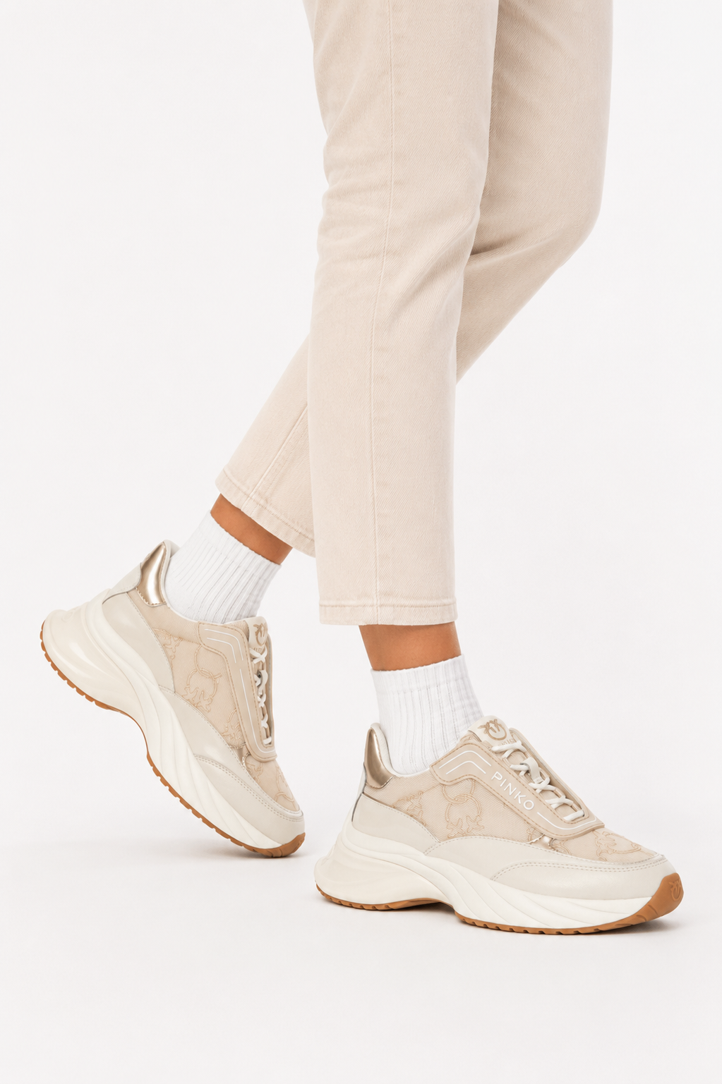 Дамски кецове Women’s sneakers PINKO Ariel 19
SS0097 P140 DY7 Beige lifestyle view