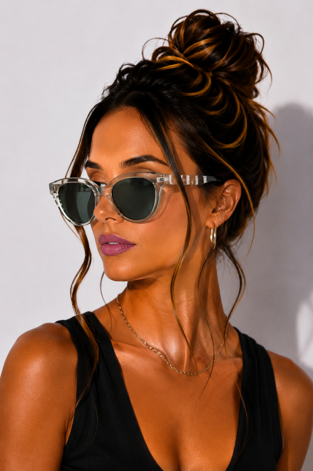 Дамски слънчеви очила Women’s sunglasses ARMANI EXCHANGE AX4148S U83607 Transparent lifestyle view