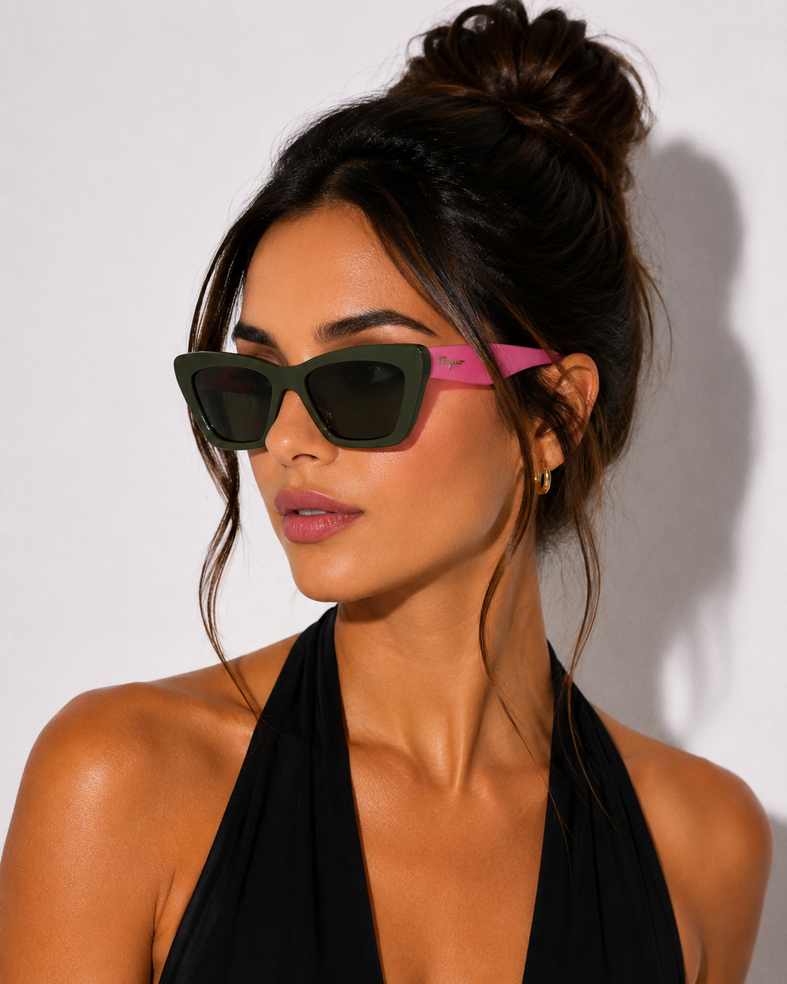 Дамски слънчеви очила Women’s sunglasses FERRAGAMO SF929S 304 Olive Green / Pink lifestyle view