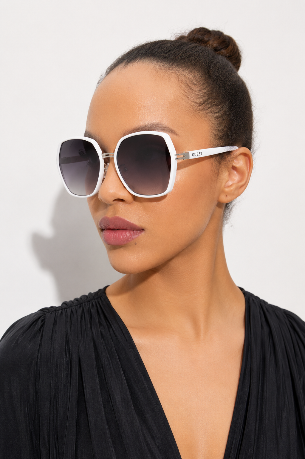 Дамски слънчеви очила Women’s sunglasses GUESS GF0407 21B White lifestyle view