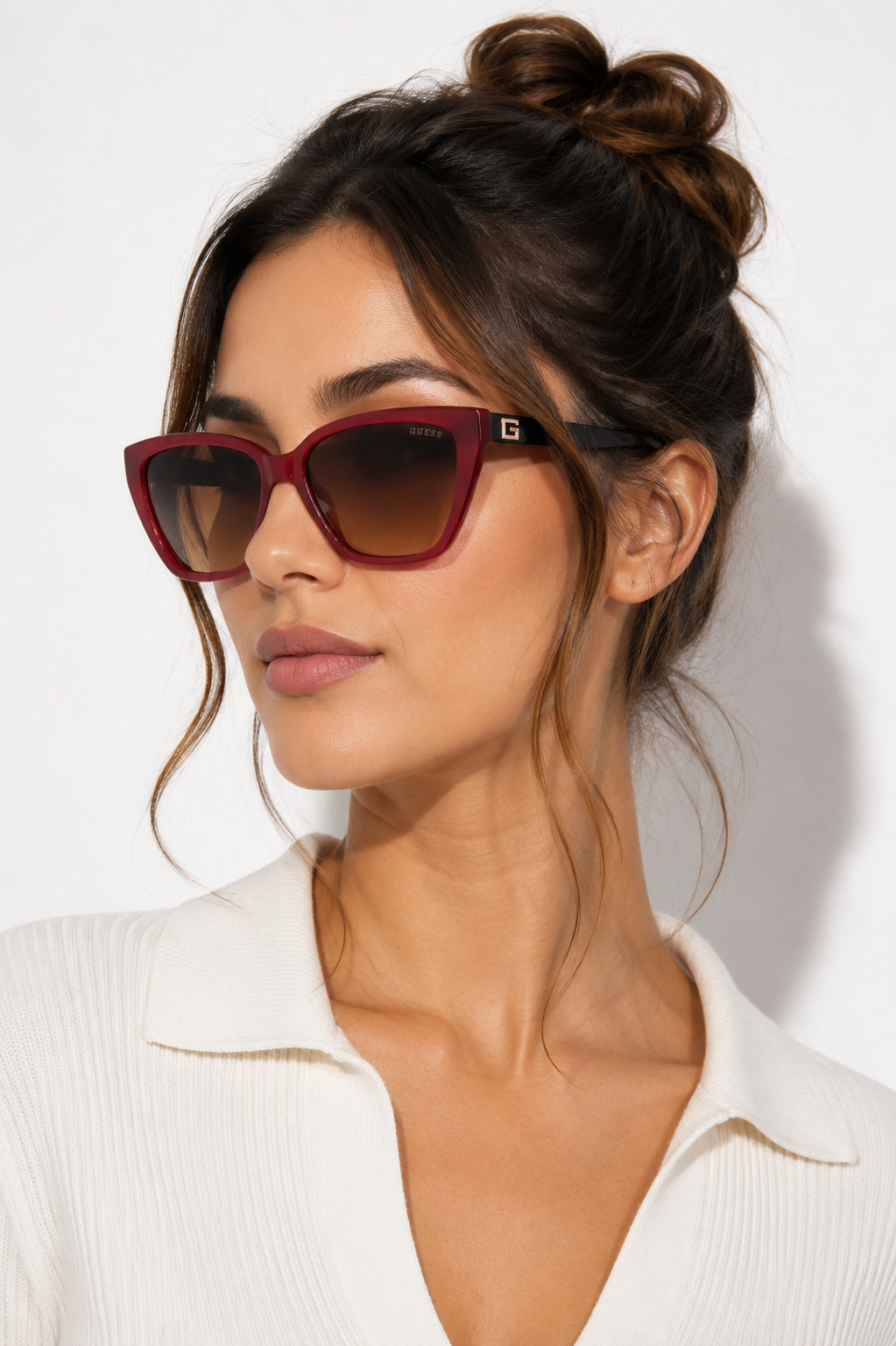Дамски слънчеви очила Women’s sunglasses Guess GU7919 69G Red lifestyle view
