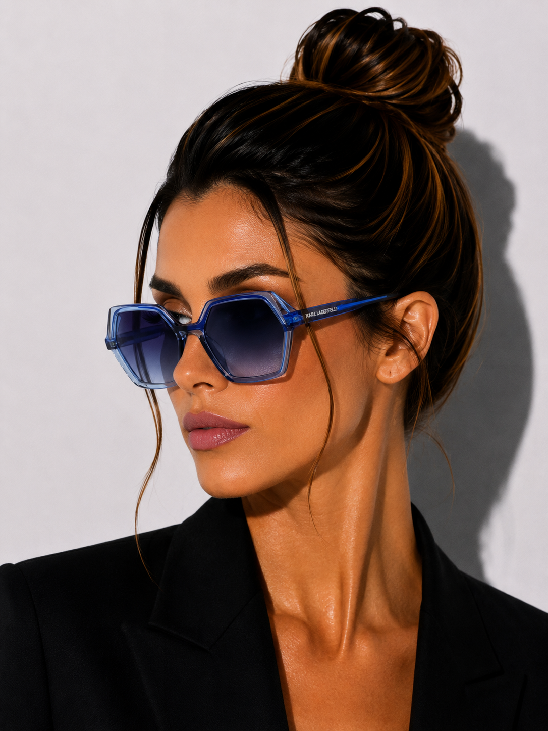 Дамски слънчеви очила Women’s sunglasses KARL LAGERFELD KL6083S 407 Transparent Blue lifestyle view