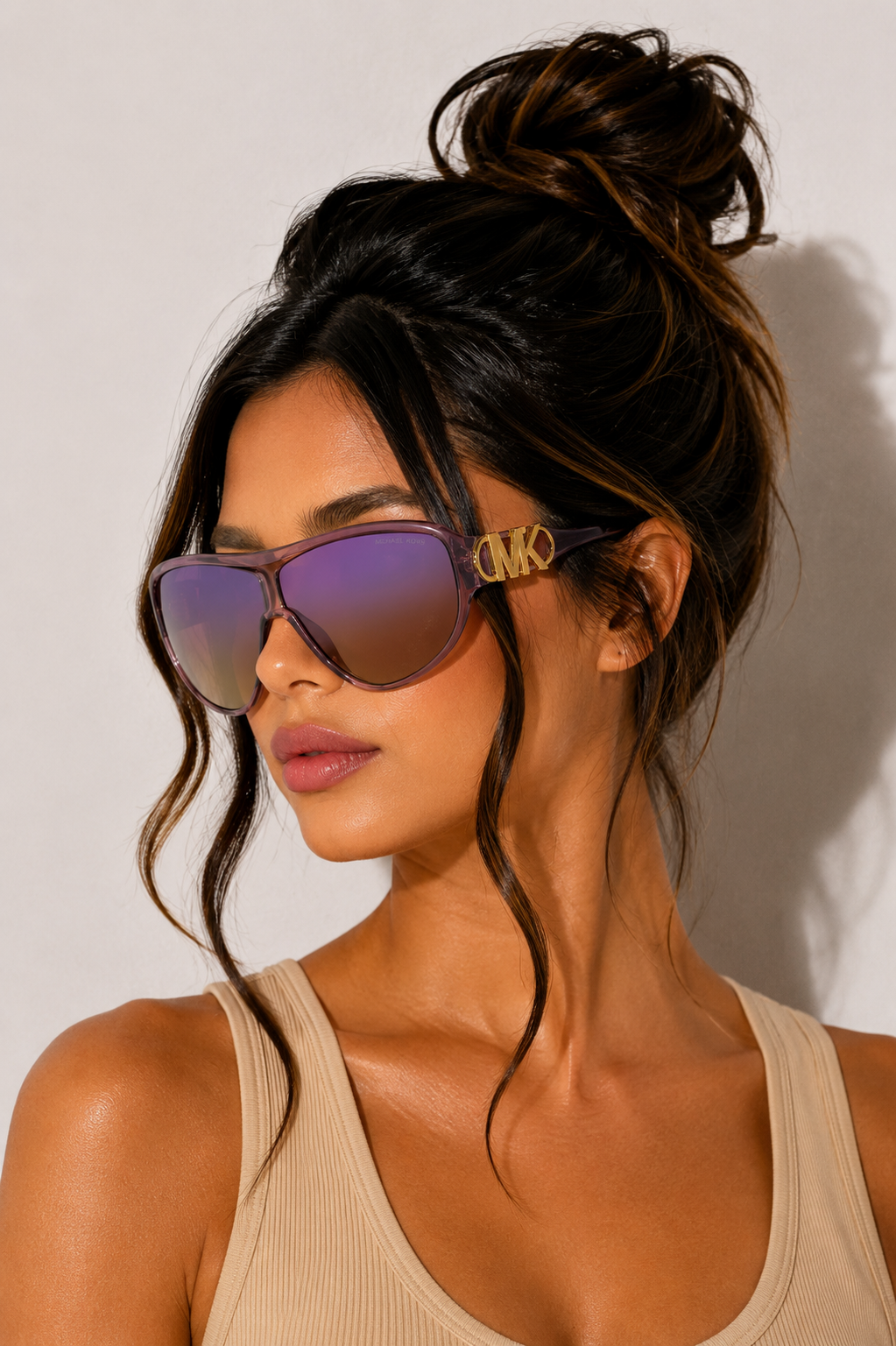 Дамски слънчеви очила Women’s sunglasses MICHAEL KORS Empire Shield MK2194-3738EL lifestyle view