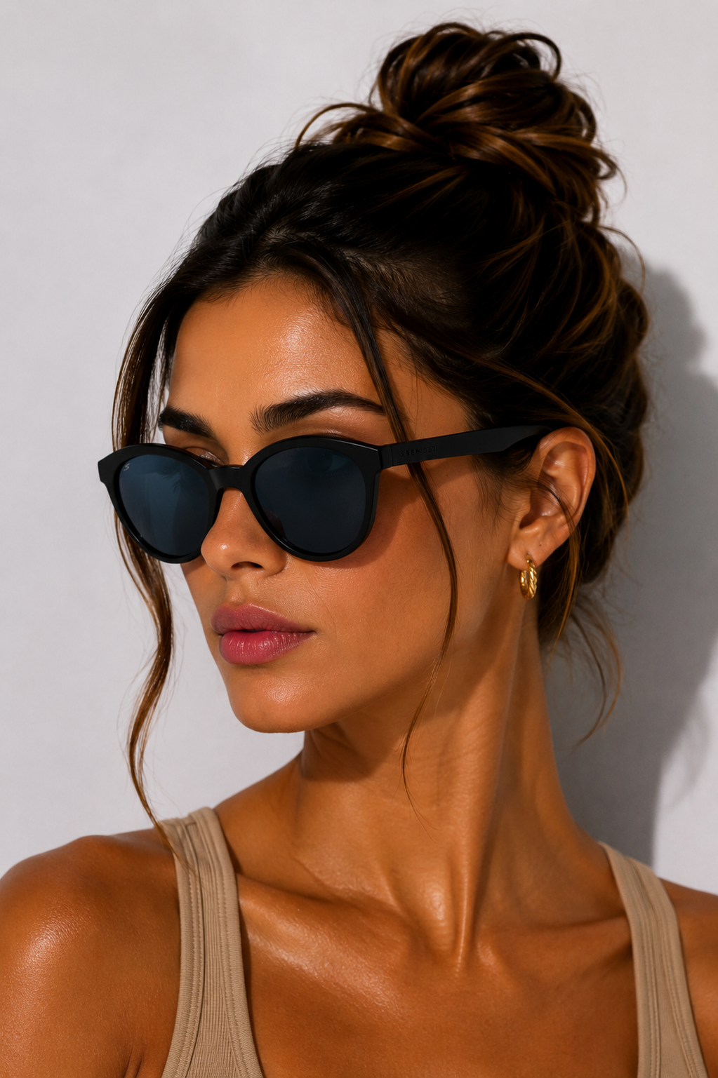 Дамски слънчеви очила Women’s sunglasses Serengeti SS573003 Black lifestyle view