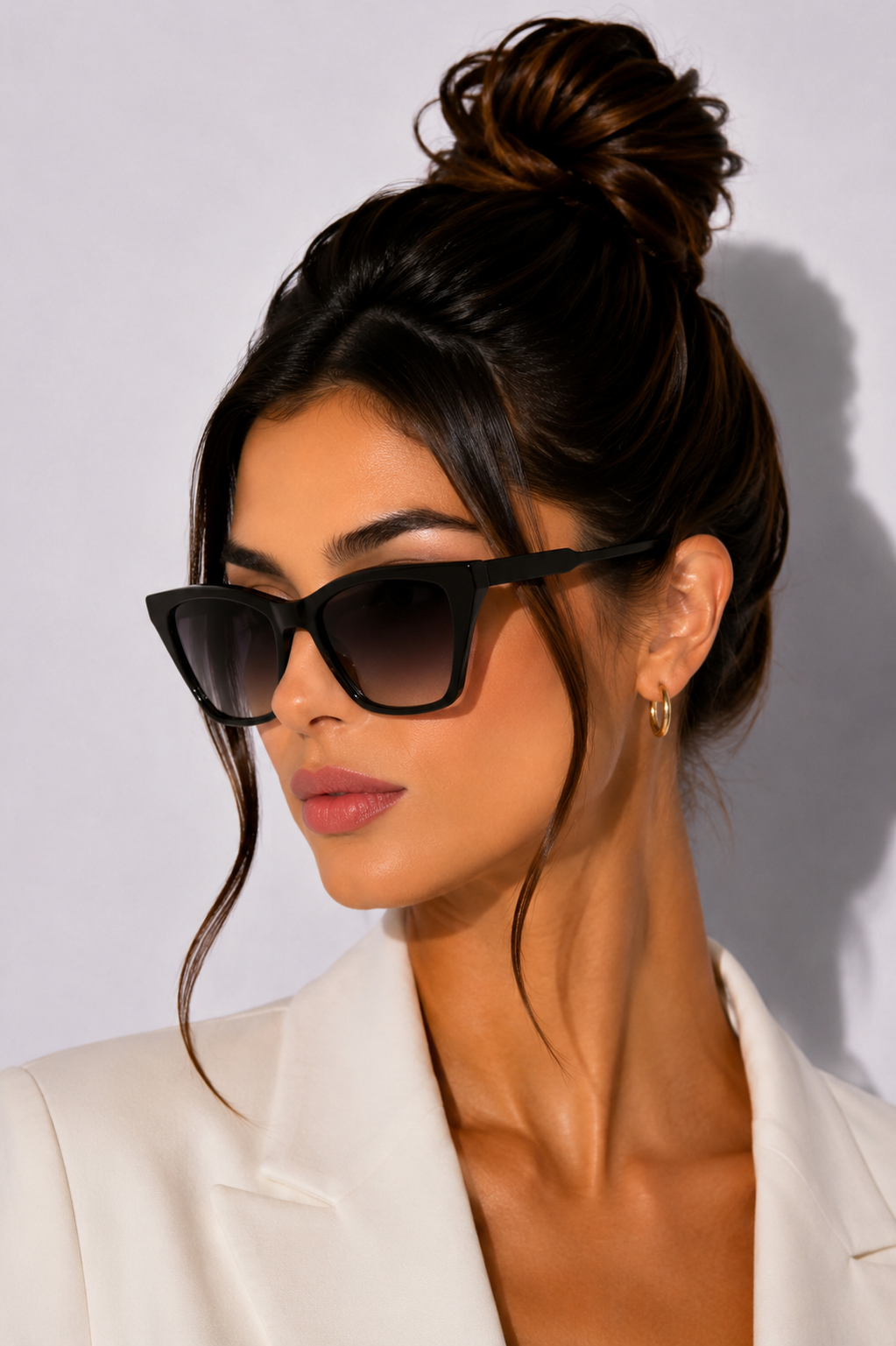 Дамски слънчеви очила Women’s sunglasses VICTORIA BECKHAM VB638S 001 Black lifestyle view