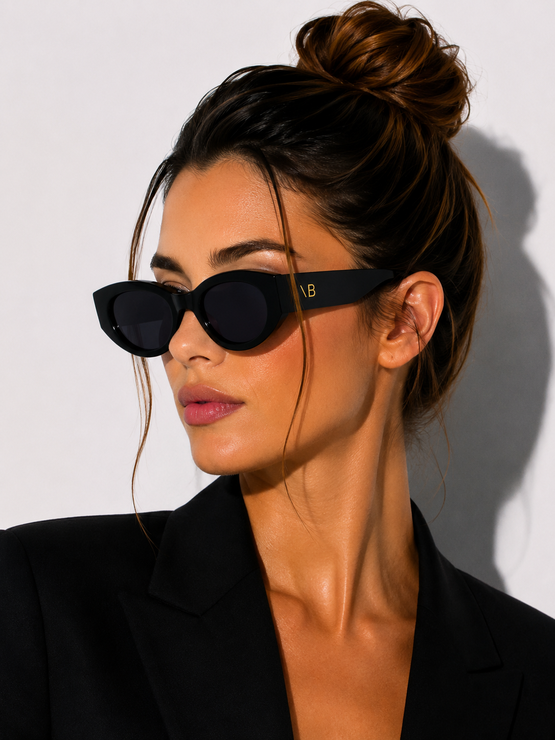 Дамски слънчеви очила Women’s sunglasses VICTORIA BECKHAM VB654S 001 Black lifestyle view
