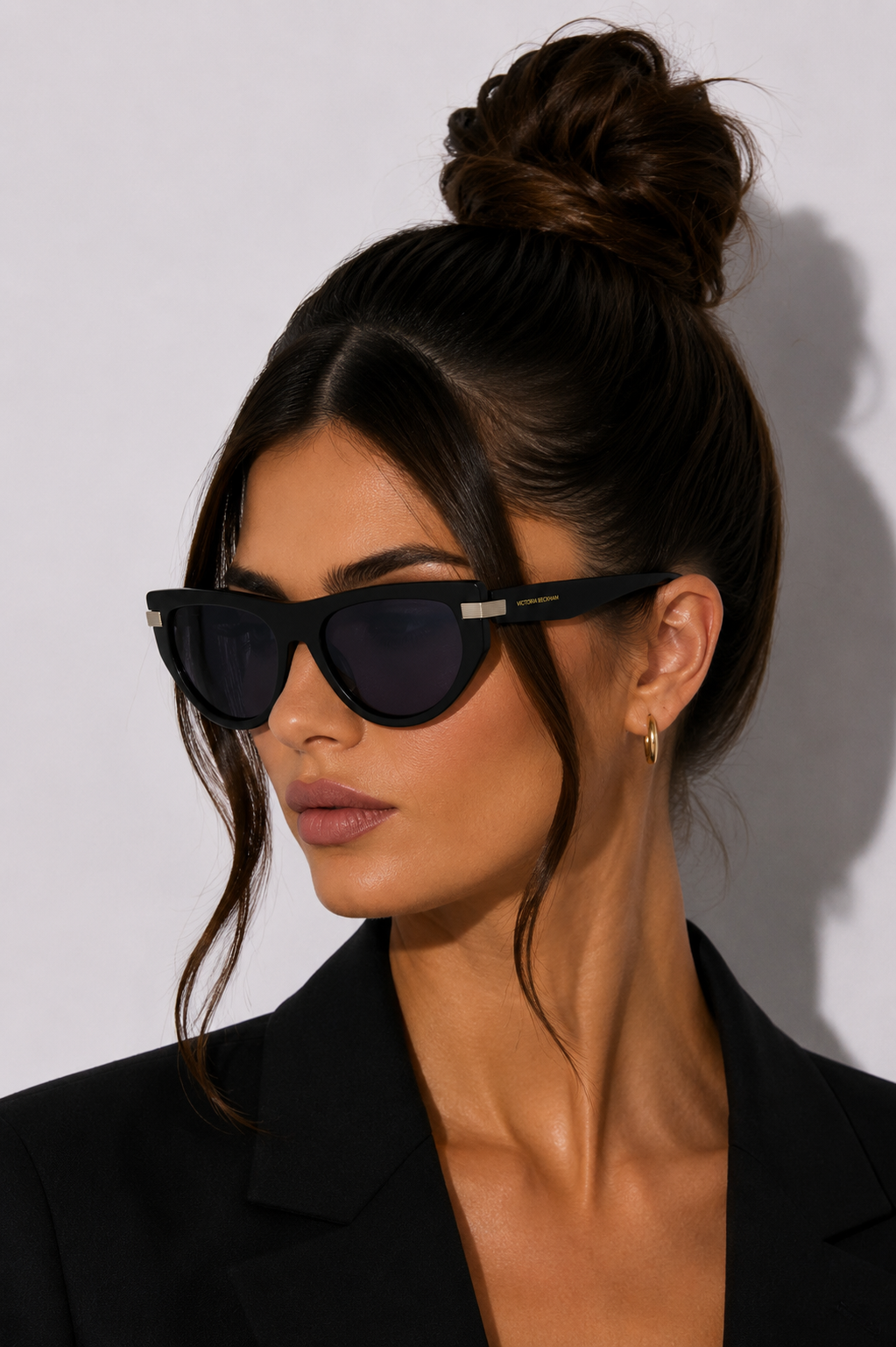 Дамски слънчеви очила Women’s sunglasses VICTORIA BECKHAM VB685S 001 Black lifestyle view