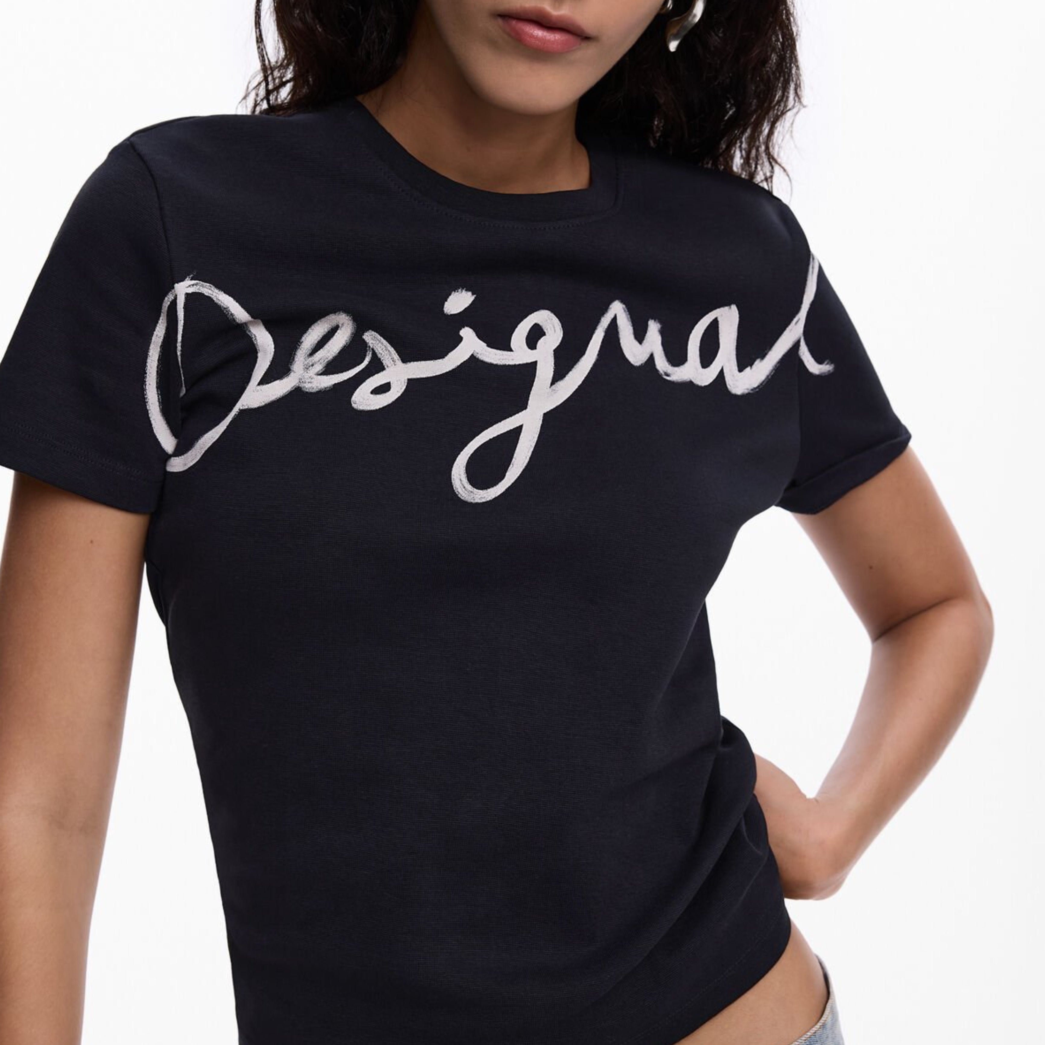 Дамска тениска Women’s t-shirt Desigual
26SWTK07 2000 Black front view