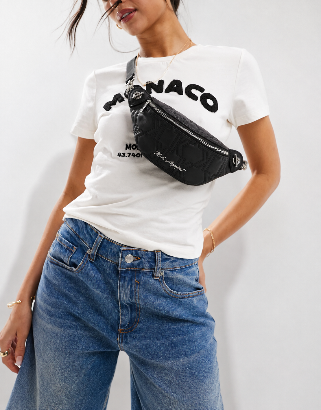 Дамска чанта за кръст Women’s waist bag Karl Lagerfeld K/Kurl ASW30027 999 Black lifestyle view 2