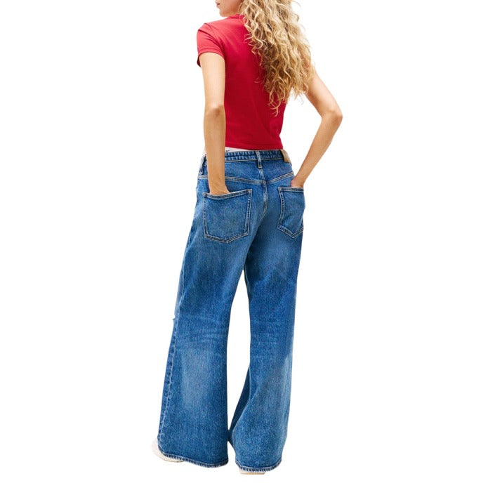 Дамска червена тениска Tommy Hilfiger Jeans DW0DW21390 Back View