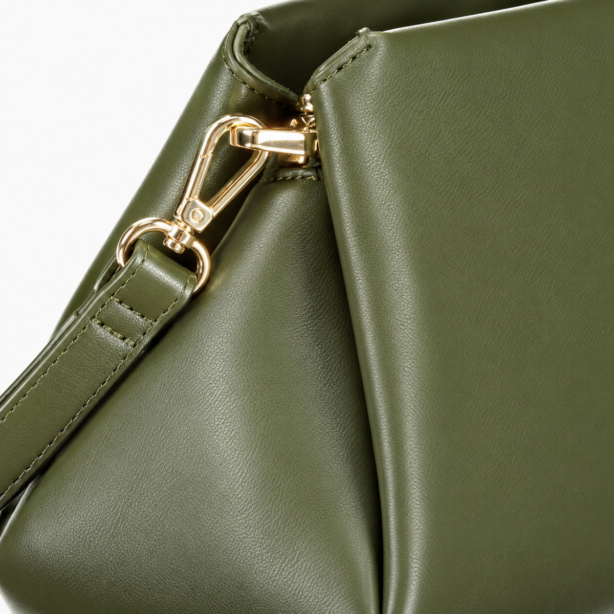 Women's crossbody bag Mario Valentino West Re VBS9I842 handle and hardware detail view