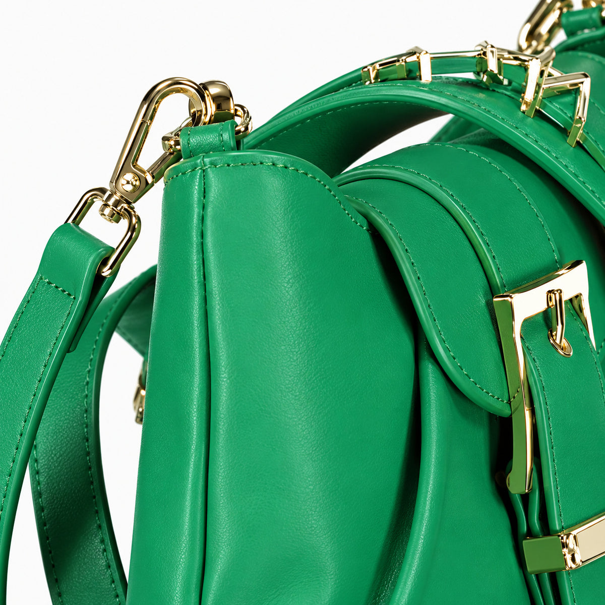 Women's shoulder bag Mario Valentino Cassandra VBS9TF13 handle and hardware detail view